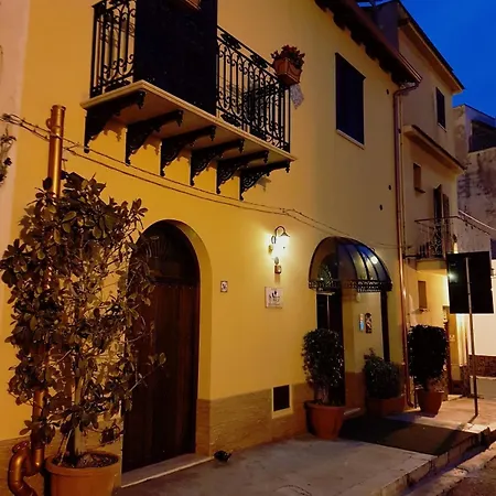 Le Oasi فندق مبيت وإفطار تيراسيني