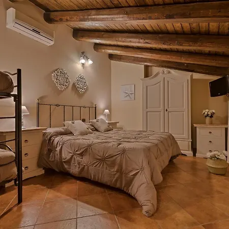 Le Oasi فندق مبيت وإفطار تيراسيني