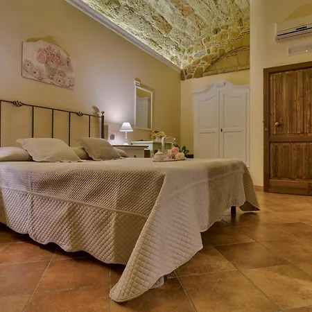 Le Oasi فندق مبيت وإفطار تيراسيني